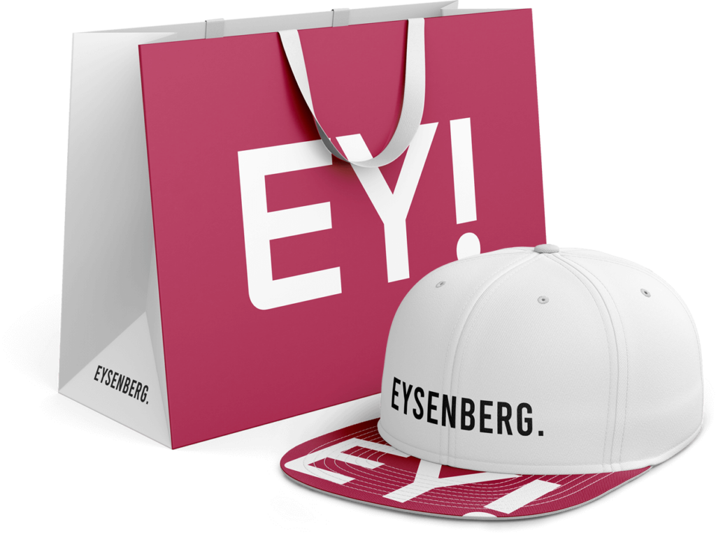 Merchandising Tasche und Cap mit dem Begriff EY
